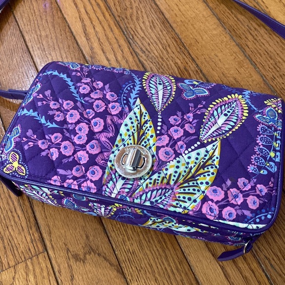 VERA BRADLEY Turn lock Crossbody Batik Leaves  Foldover Expandable Shoulderbag - Picture 2 of 11